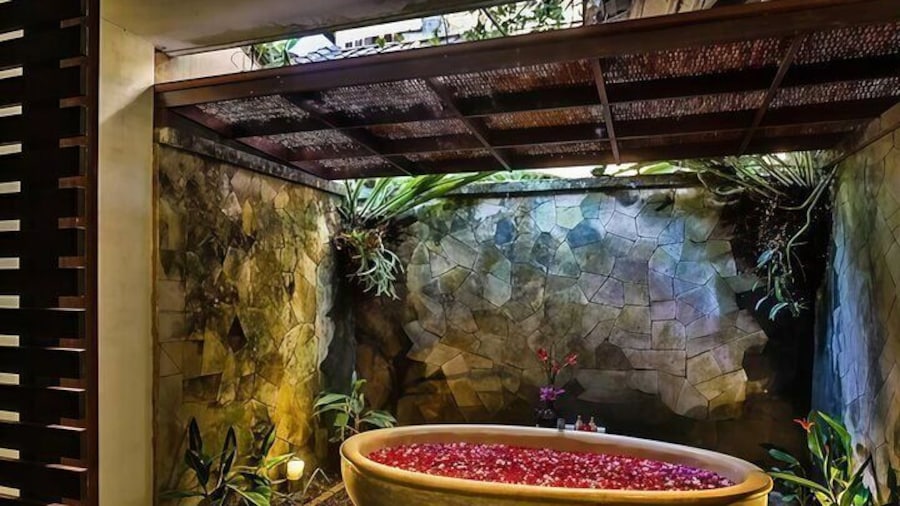 Ubud Luxury Bali Spa Massage with amidst rice fields