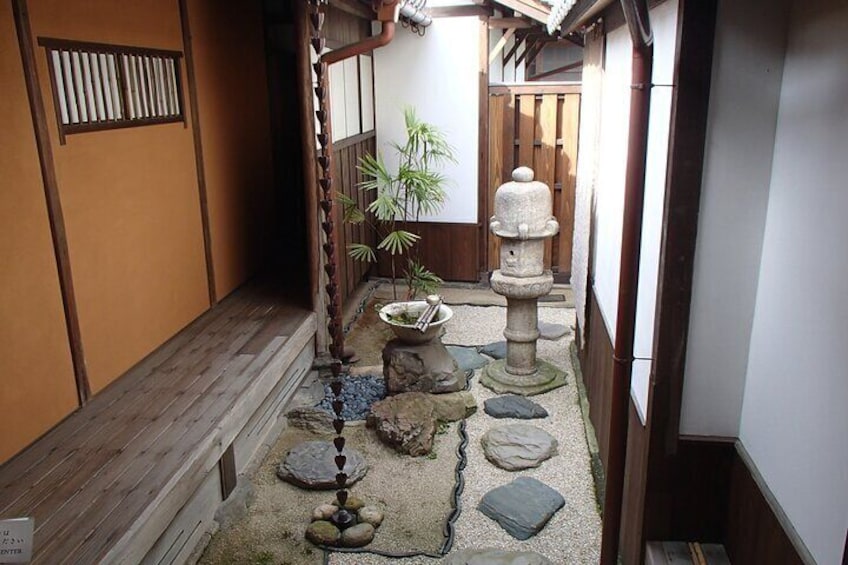 Inoue House - small garden