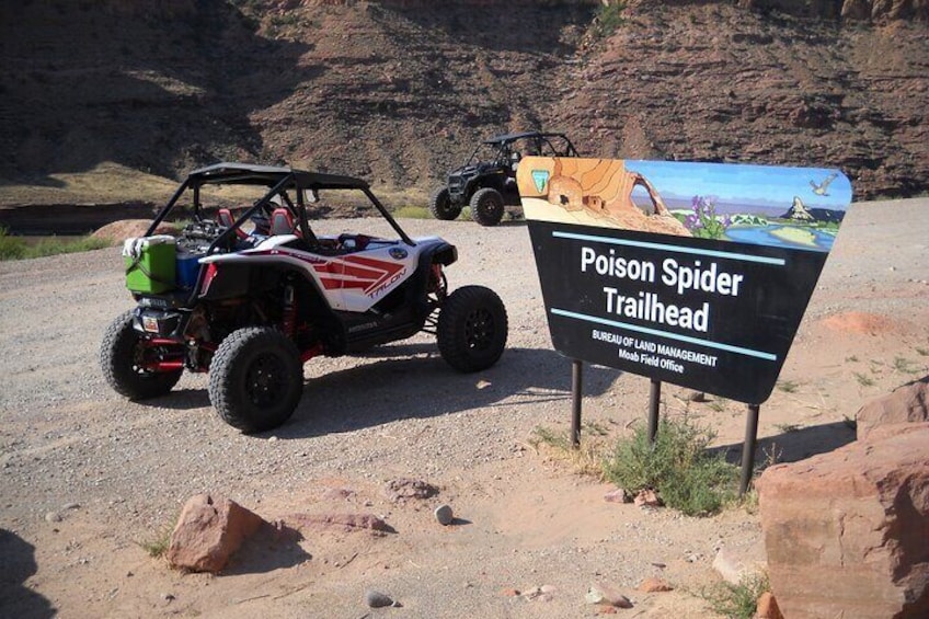 4WD Tour to Poison Dinosaur Tracks in Moab