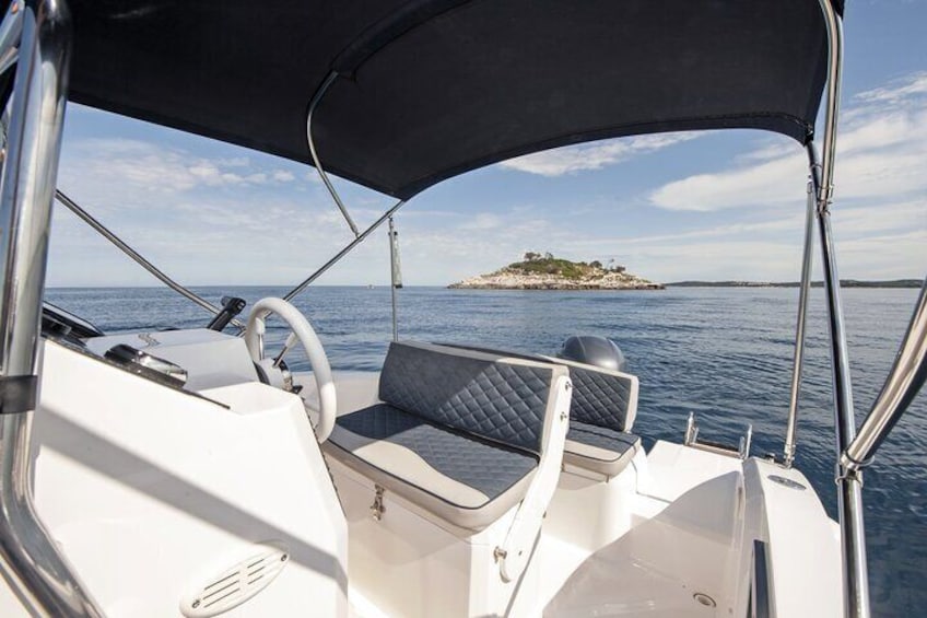 4h Private Rovinj Islands and South Coves Speedboat Tour 