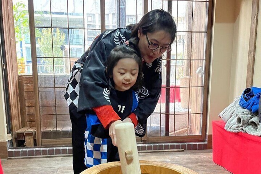 Mochi Pounding and Tasting for Family