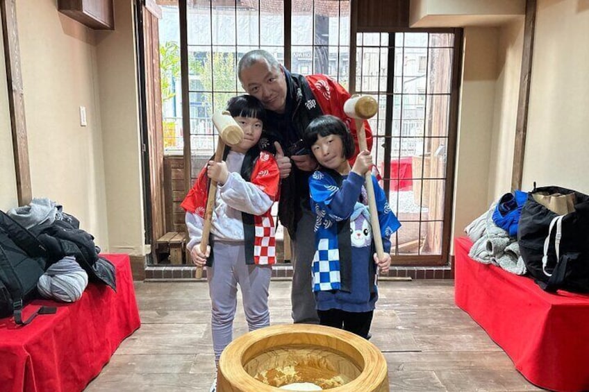 Mochi Pounding and Tasting for Family