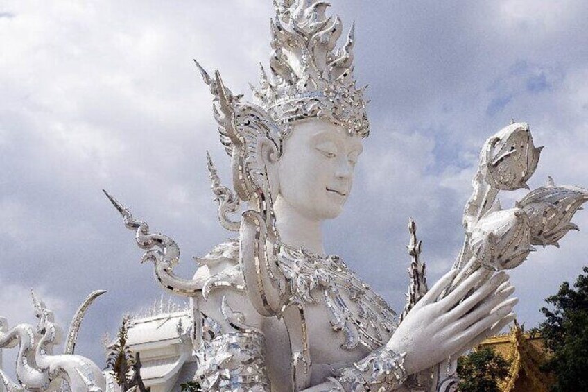 Private Tour of Chiang Rai Temples, Culture and Natural Wonders