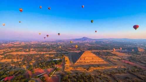 CDMX: Teotihuacan Hot Air Balloon with Transfers & Breakfast