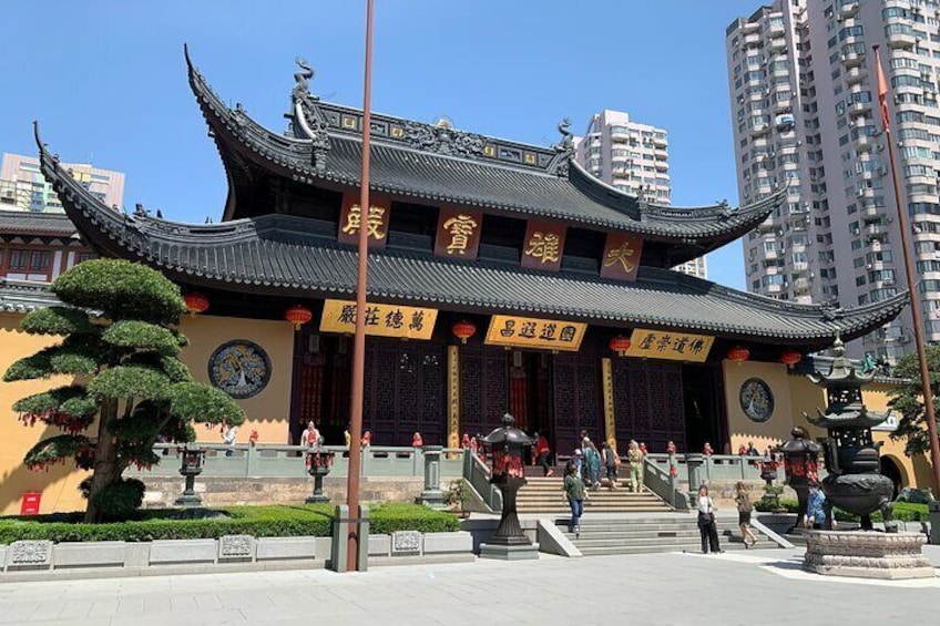 Shanghai Private Tour with Historic and Modern Landmarks