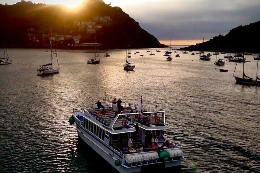 Sunset bay of La Concha