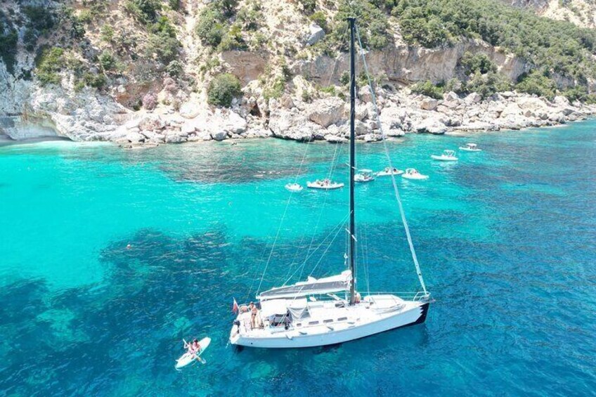 Sailing boat excursion in the Gulf of Orosei in Sardinia