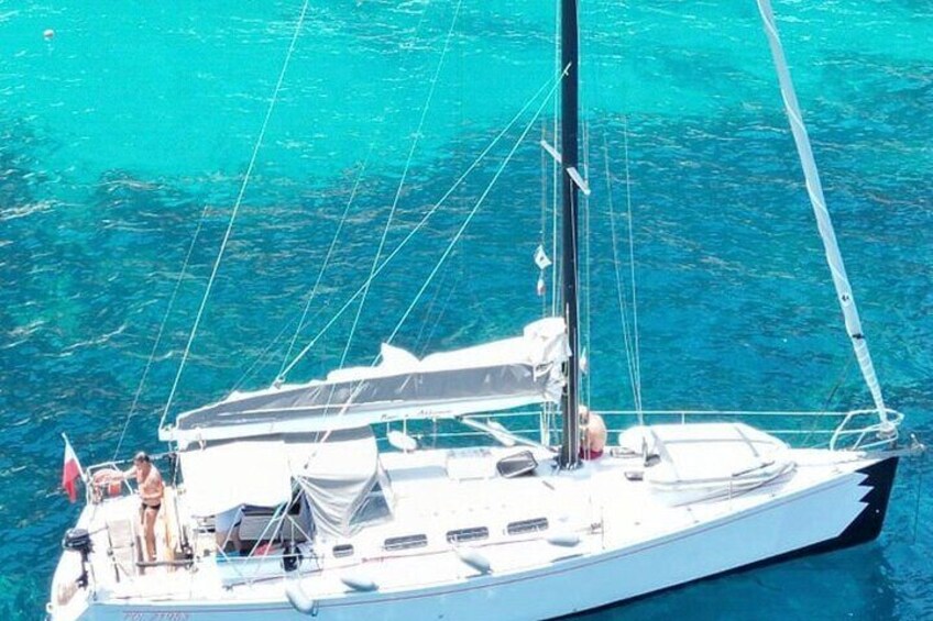 Sailing boat excursion in the Gulf of Orosei in Sardinia