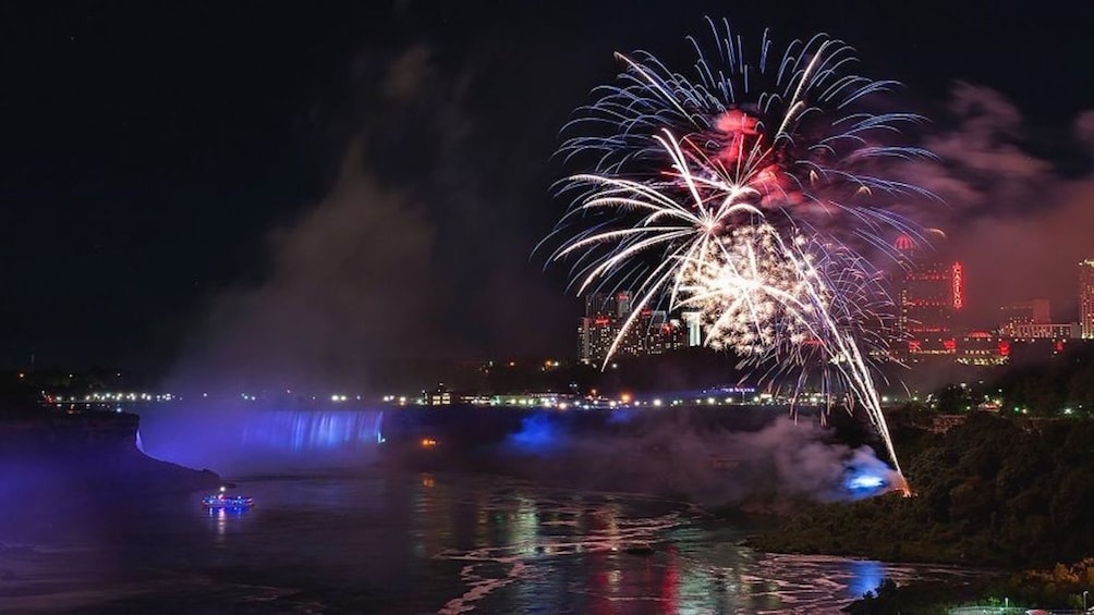 Scenic Niagara Falls Night Tour with Boat Ride - Canada