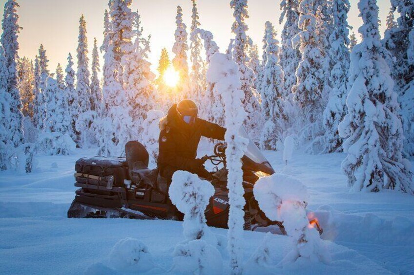 Snowmobile tour in Kiruna