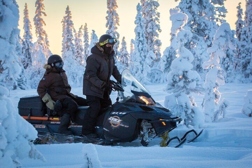 Snowmobile tour in Lapland