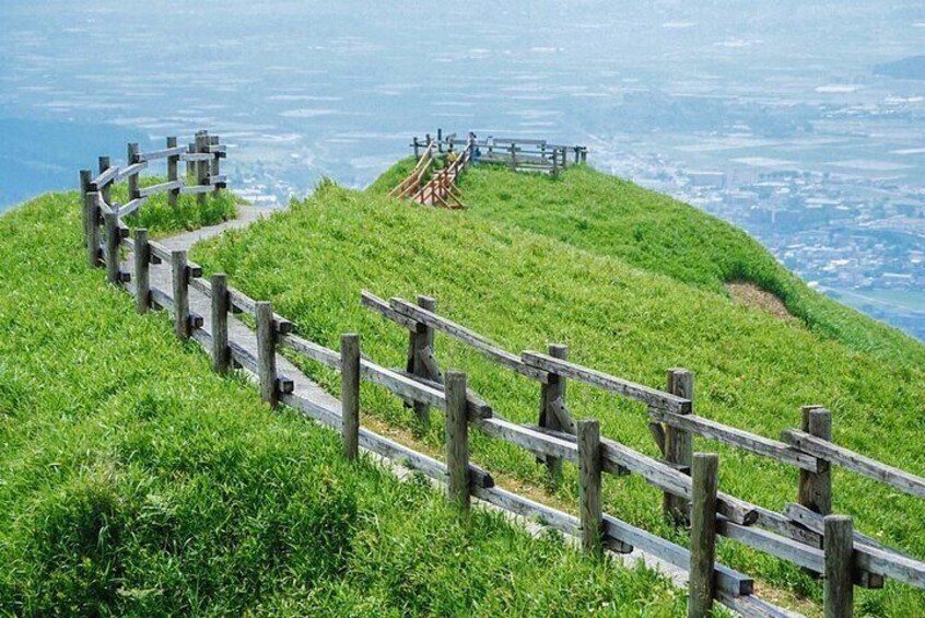 Fukuoka Full Day Tour at Mount Aso Kusasenri and Kurokawa Onsen