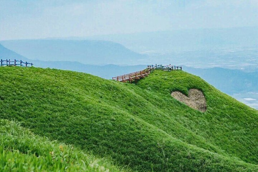 Fukuoka Full Day Tour at Mount Aso Kusasenri and Kurokawa Onsen