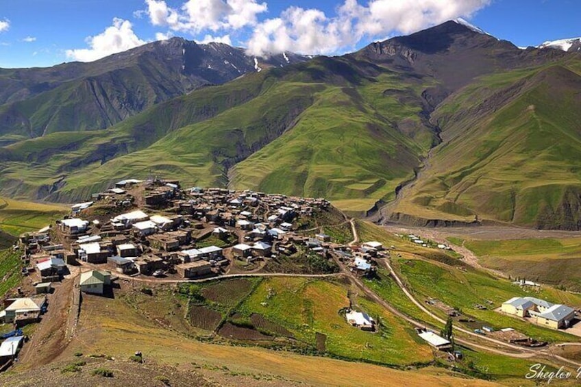 The Khinalig village of the Quba region of Azerbaijan is located at an altitude of 2,100-2,200 meters above sea level. This village is more than 5 thousand years old.
