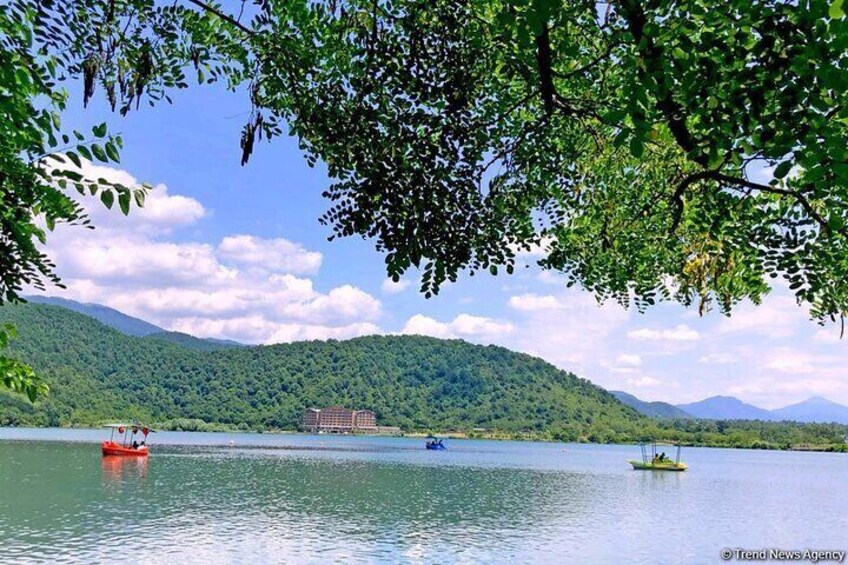 Gabala is a city that is beautiful and interesting at any time of the year. The mountain air is intoxicating here, picturesque rivers, waterfalls and lakes are pleasing to the eye. 