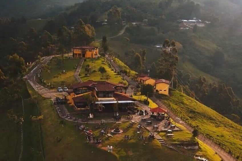 Night viewpoint tour in Medellin, campfire, music and gastronomy