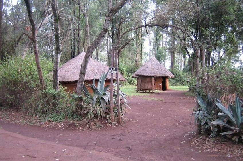 Cultural Dance Tour to Bomas of Kenya from Nairobi