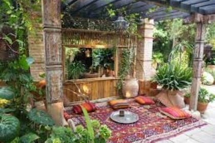 Visit Moorish Tea with Tea and Pastas in Van Grupos Reducados