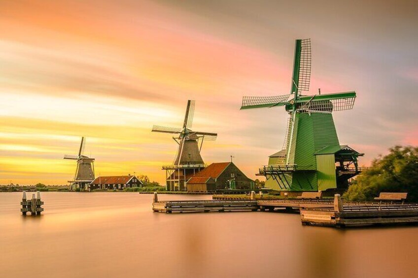 Windmills & Keukenhof Gardens and Tulip Fields Tour from Amsterdam