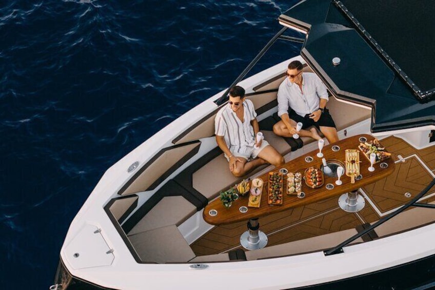 Milos: Half-Day Boat Tour—Kleftiko Sarakiniko Poliegos