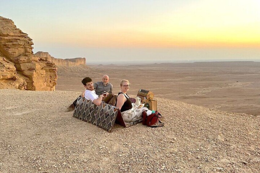 Edge of The World & Deer Sanctuary 4x4 Car Tour in Riyadh