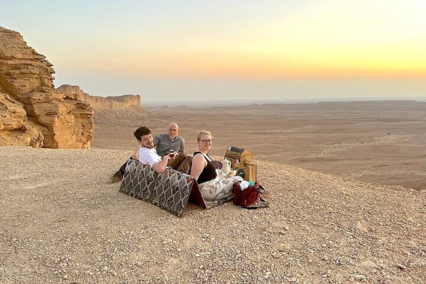 Edge of The World & Deer Sanctuary 4x4 Car Tour in Riyadh