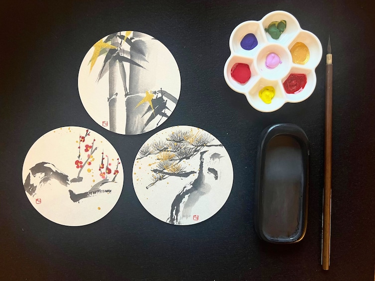 Sumi-e(ink painting) Experience in a relaxing green tea shop in Tsukiji