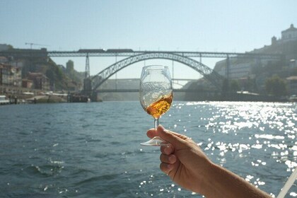 Porto Private Boat Cruise with Port Wine and Snacks