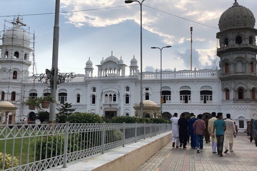 Gurdwara Sacha Sauda Nankana Sahib and Hiran Minar 1 Day Tour