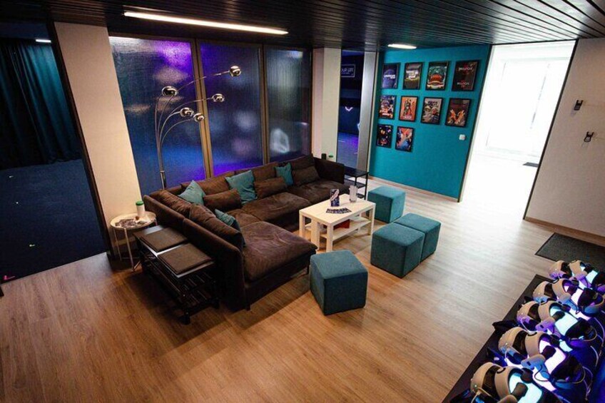 Lobby to Next Level VR Escaperooms and Arcade Games. Free movement on approx. 30m2
