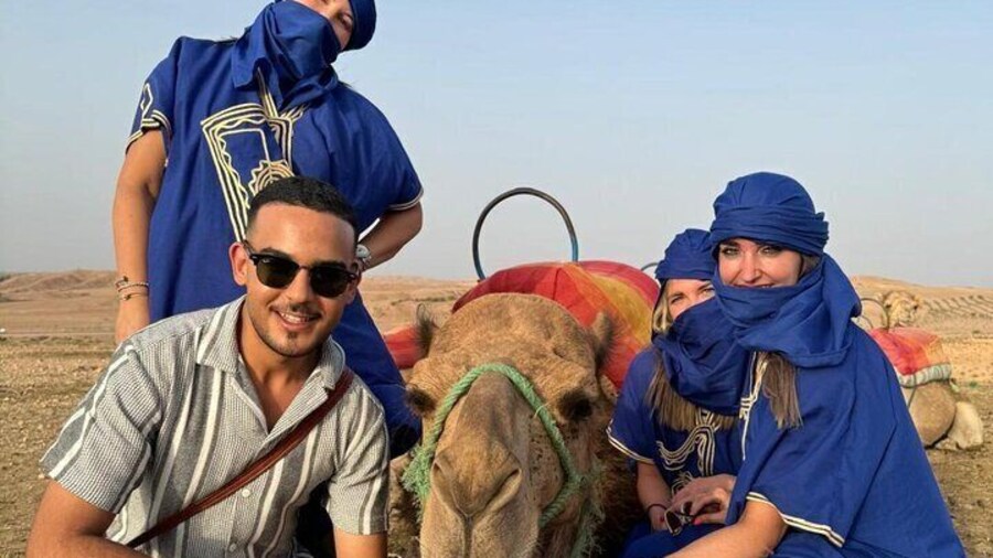 A magical moment with my guests as we ride camels into the Agafay Desert sunset, surrounded by golden dunes and breathtaking views. An unforgettable end to the day!
