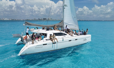 Petualangan ganda! Catamaran ke Isla Mujeres dan tur Hop-on Hop-off Cancun