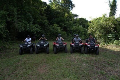 Excursiones en cuatrimotos en Cayo con experiencia en cascadas