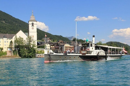 Private Tailor-Made Tour: Salzburg & Lakes from Passau or Linz