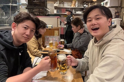 Tokyo: Best Local Bar Hopping Tour in Shinjuku!