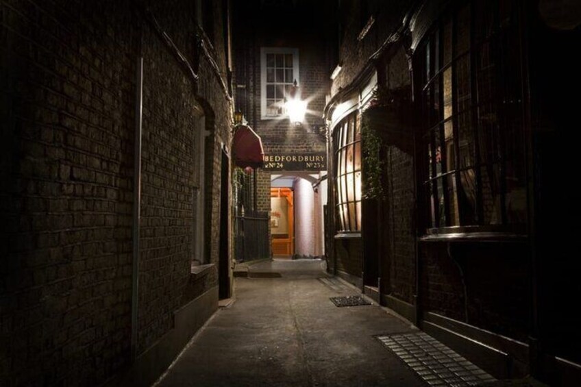 Jack the Ripper Small Group Guided Tour with an Expert Guide