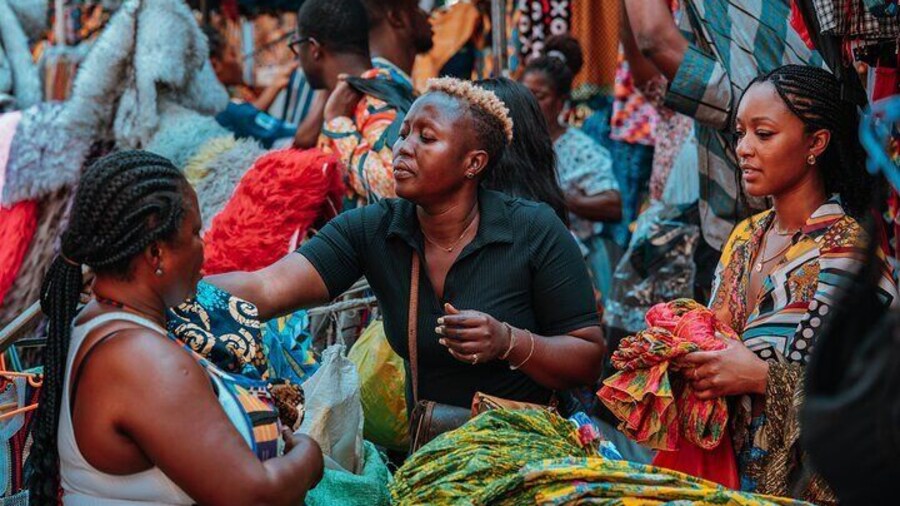 Private Makola Market & Art Centre Sightseeing & Shopping