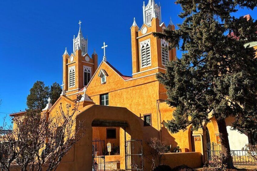  Captures Old Town Albuquerque’s Unique Charm Walking Tour 