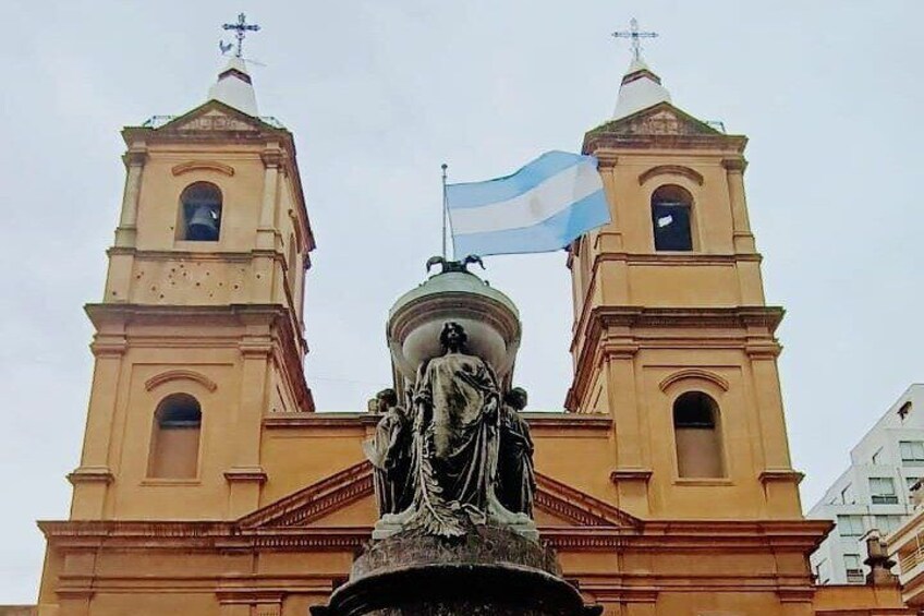 San Telmo Walking Tour and Wine Tasting for small groups