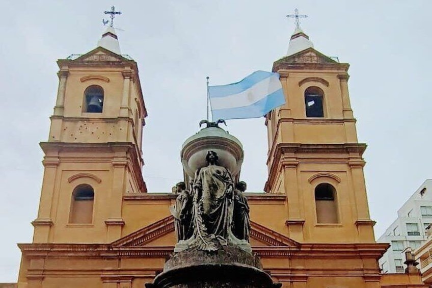 San Telmo Walking Tour and Wine Tasting for small groups