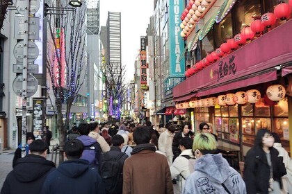Tokyo: Shinjuku Night Adventure Kabukicho & Golden Local Bar Hop