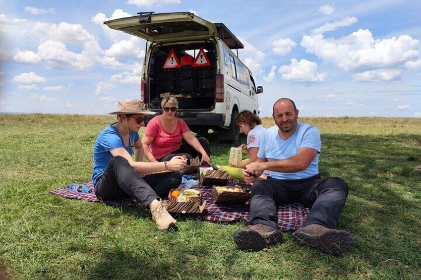 Picnic lunch in the bush