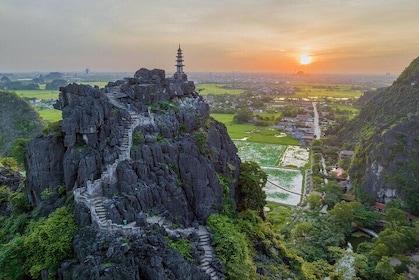 Fullday Ninh Binh Tour from Hanoi: Mua Caves, Hoa Lu, Trang An