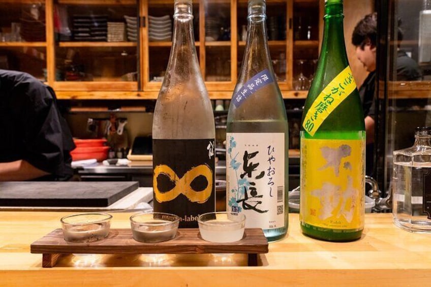 There are "right-hand" beside of Hasegwa ; Yukari she is a drink master so she can provide pairing SAKE or non-alcohol drinks .