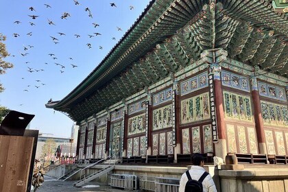 The War Museum, Jogyesa Temple and Tapgol Park Tour in Seoul