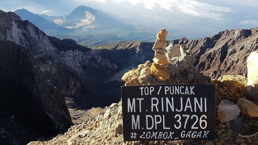Mount Rinjani 4 Days and 3 Nights Summit Lake and Hot Spring