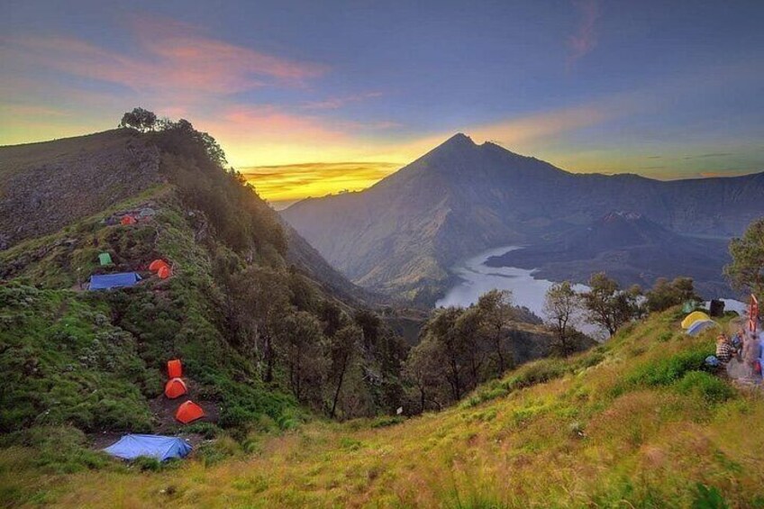 Mount Rinjani 4 Days and 3 Nights Summit Lake and Hot Spring 