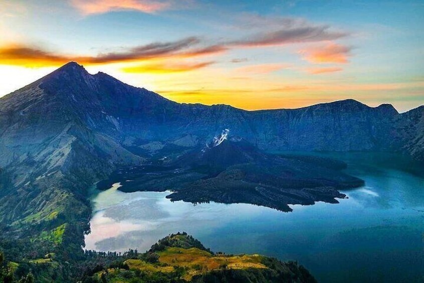 Mount Rinjani 4 Days and 3 Nights Summit Lake and Hot Spring 