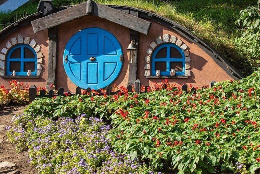 Full Day Hobbiton Movie Set and Rotorua Tour from Auckland