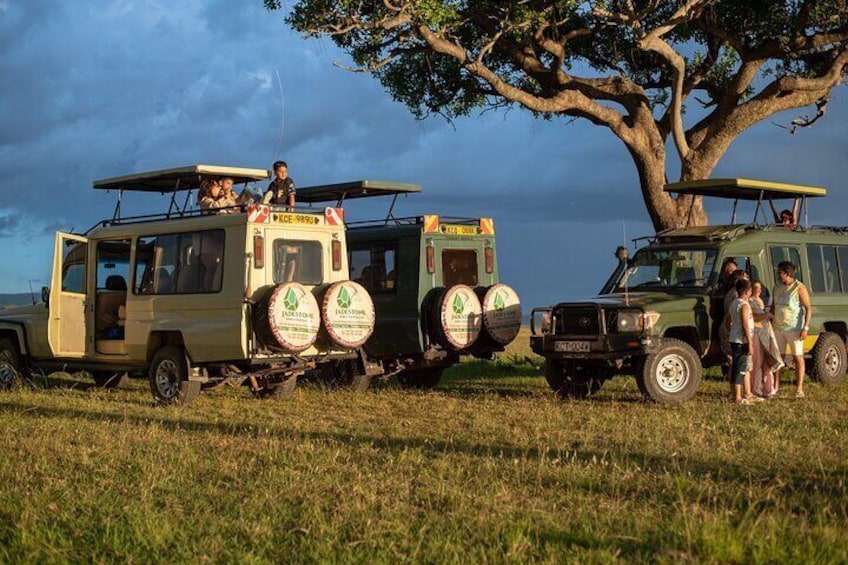 guests enjoying a sundowner at the masai mara reserve